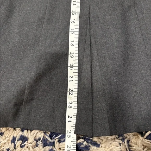 Ann Taylor signature 3 piece gray suit set - blazer (10), skirt and pants (8) - Picture 10 of 15
